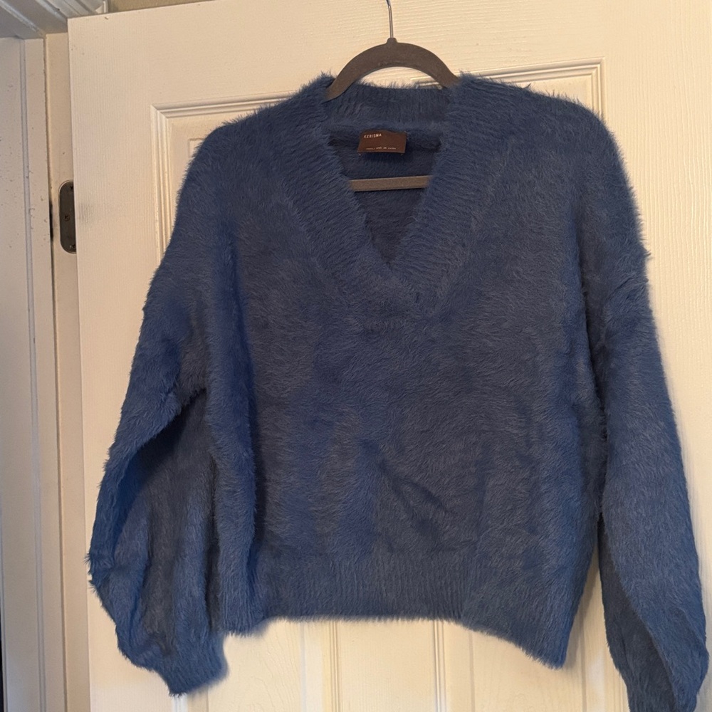 Kerisma fuzzy blue v-Neck sweater size s/m